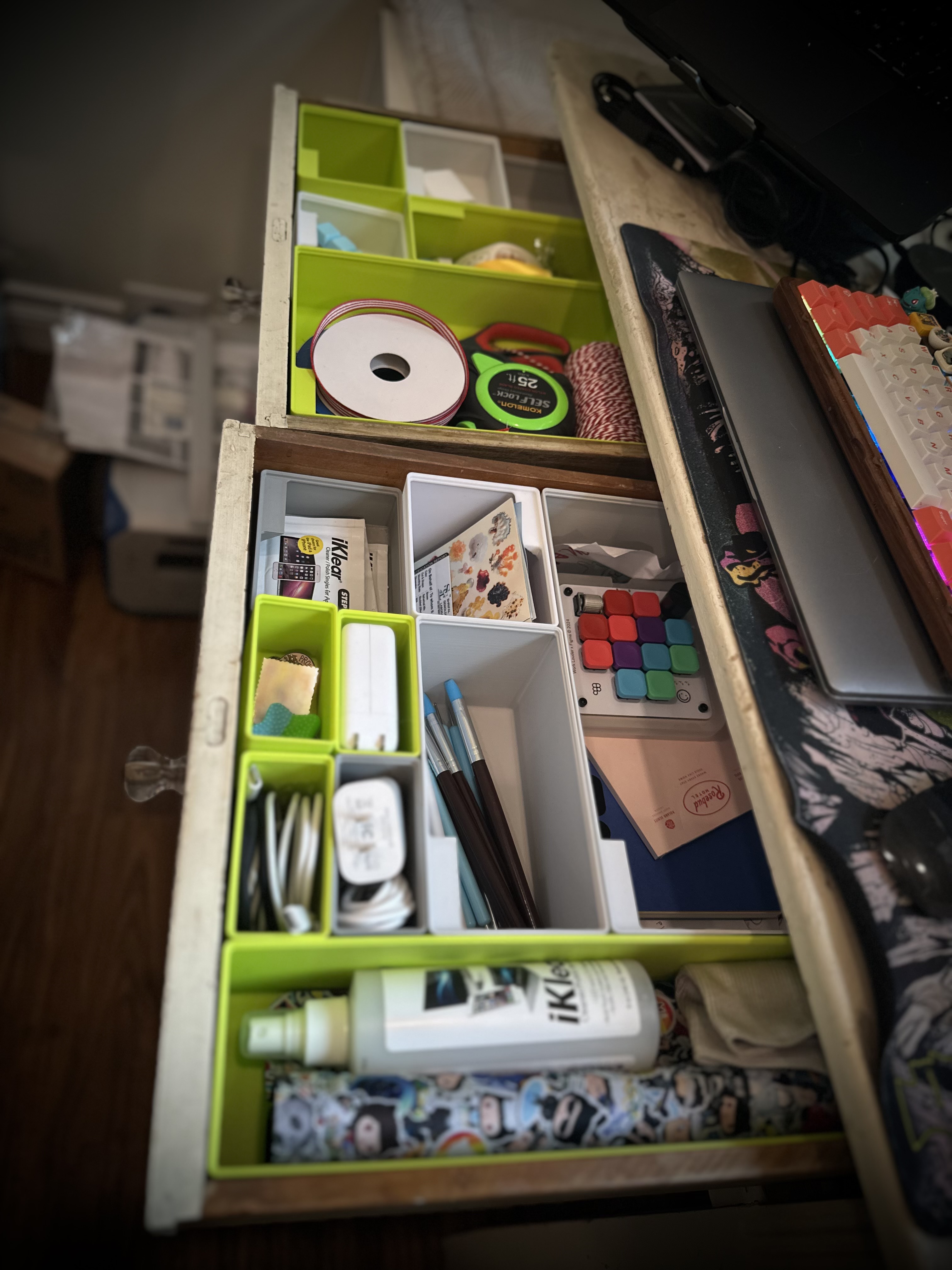 The same drawer neatly organized with Gridfinity bins